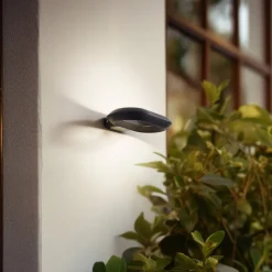 Lucande udendørs LED-væglampe LOOP, sort, IP44, metal