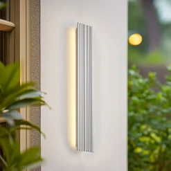 Lucande udendørs LED-væglampe Melira, længde 60 cm, grå