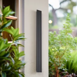 Lucande udendørs LED-væglampe Melira, højde 100 cm, antracit