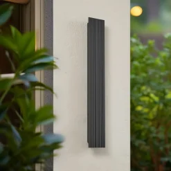 Lucande udendørs LED-væglampe Melira, længde 60 cm, antracit