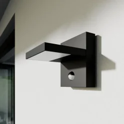 Lucande udendørs LED-væglampe Silvan, antracit, sensor, IP54