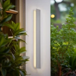 Lucande udendørs LED-væglampe Melira, længde 100 cm, grå