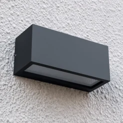 Lucande udendørs væglampe Bente, antracit, bredde 25 cm, IP54