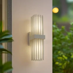 Lucande udendørs væglampe Chandan, 42 cm, hvid, metal, IP54