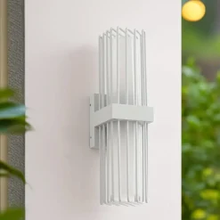 Lucande udendørs væglampe Chandan, 42 cm, hvid, metal, IP54