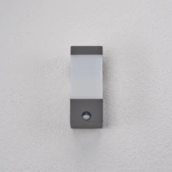 Lucande udendørs væglampe Kiran, sensor, grå, IP44, E27