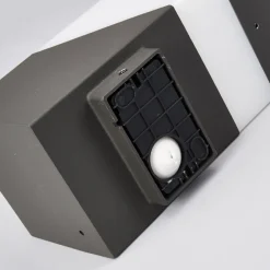 Lucande udendørs væglampe Kiran, sensor, grå, IP44, E27