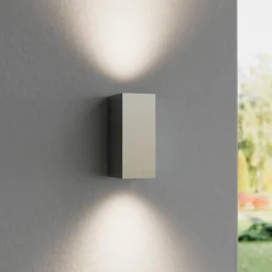 Lucande udendørs væglampe Tavi, 15 cm, sølv, Bridgelux LED