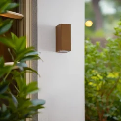 Lucande udendørs væglampe Xava, op/ned, brun, 2 lyskilder, GU10