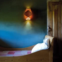 LZF Orbit væglampe, kirsebærtræ natur