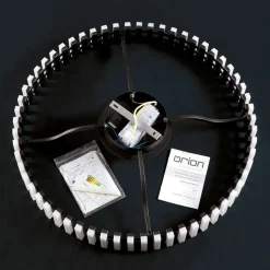 Mansion LED-loftslampe, sort og hvid Ø 63 cm