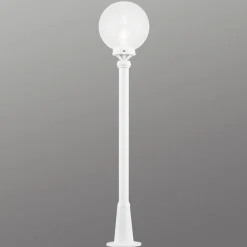 Med en klar kugle - vejlampen Linus i hvid