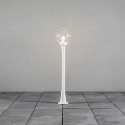 Med en klar kugle - vejlampen Linus i hvid
