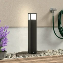 Moderne Onze gadelampe i mørkegrå