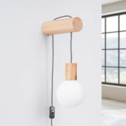 Nimbi væglampe, lyst træ, højde 67 cm, træ/glas