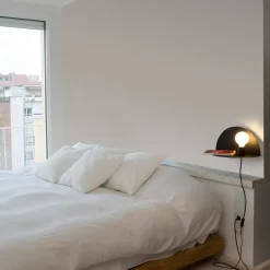 Nit væglampe til natbordet