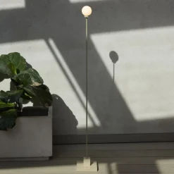 Northern LED-gulvlampe Snowball, gråbeige, 2.700 K