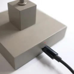 Northern LED-gulvlampe Snowball, gråbeige, 2.700 K