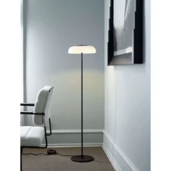Nuura LED-gulvlampe Blossi, højde 120 cm, sort/opal