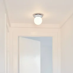 Nuura Liila 1 Medium væglampe IP44, sølv/hvid, varmhvid