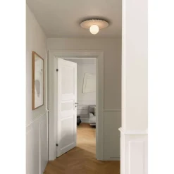 Nuura Liila Muuse væglampe, Ø 42 cm, IP44, hvid/opal