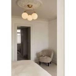 Nuura lysekrone Miira 3 Circular, Ø 54 cm, messing/opal