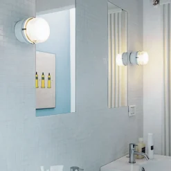 Oluce Fresnel - Væglampe med glaslinse IP44, hvid