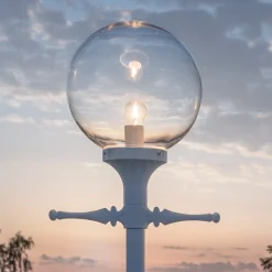 Orion lygtepæl i hvid med klar kugleskærm