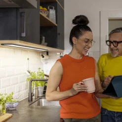 OSRAM LED-underskabsbelysning panel 30 x 10 cm sort CCT dæmpbar