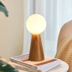 Pauleen Woody Soul bordlampe, træfod, glaskugle