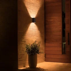 Philips Hue Resonate udendørs LED-væglampe, RGBW, sort