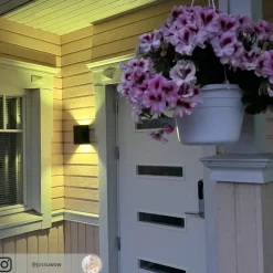 Philips Hue Resonate udendørs LED-væglampe, RGBW, sort