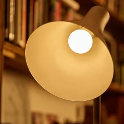 Philips SceneSwitch E27 8W LED-pære 2.700K mat