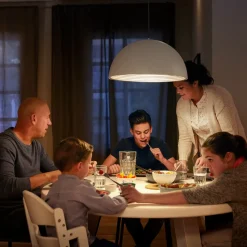 Philips SceneSwitch E27 8W LED-pære 2.700K mat