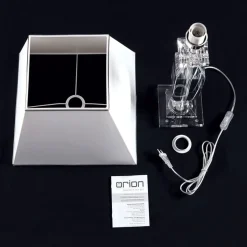 Pokal bordlampe med krystal, krom/hvid