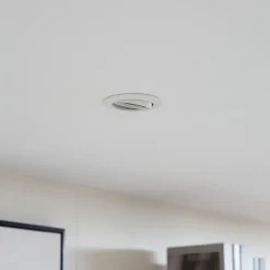 Prios forsænket loftlampe Fibur, hvid, aluminium, Ø 8,2 cm