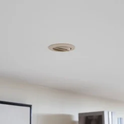 Prios forsænket loftlampe Fibur, beige, aluminium, Ø 8,2 cm