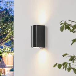 Prios Irfan udendørs væglampe, rund, sort, 15,5 cm