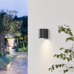 Prios Irfan udendørs væglampe, rund, sort, 10 cm