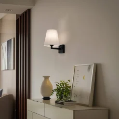 Profile 4659 væglampe, sort, hvid stofskærm