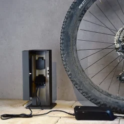 Puka Mana stikkontaktsøjle til udendørs brug