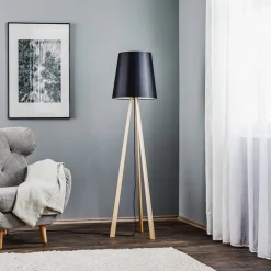 Quitani trebenet gulvlampe Jata, træchintz, sort