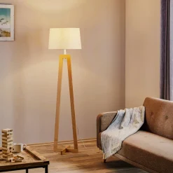 Sacha LS gulvlampe af træ og stof, hvid