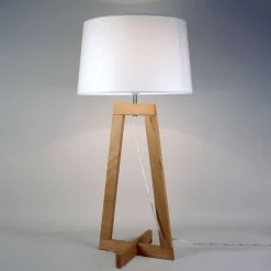 Sacha LT bordlampe i stof og træ