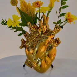 SELETTI Love in Bloom-vase, guldfarvet, hjerteformet, porcelæn