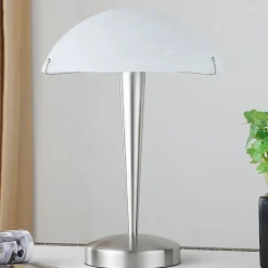 Skøn Viola bordlampe i mat nikkel