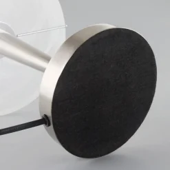 Skøn Viola bordlampe i mat nikkel