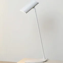 Skrivebordslampe i hvidt metal Hester