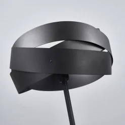Slående designet standerlampe Tornado