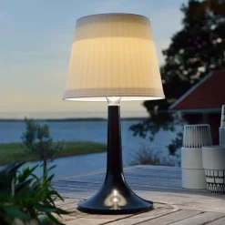 Soldreven LED bordlampe Assisi Sitra, i sort